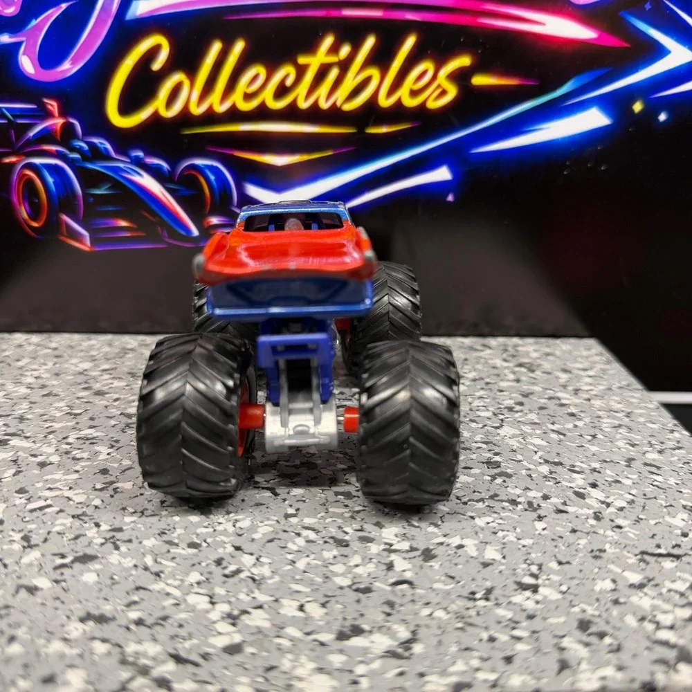Monster Jam Superman Monster Truck 1:64 Die-Cast DC Comics Blue Red BKT Tires